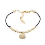 PULSEIRA EM FIO PRETO COM PENDENTE EM FORMA DE CONCHA EM PRATA DOURADA