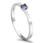 Anel em ouro branco com Safira e Diamantes