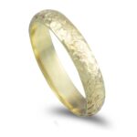 Aliança ouro verde acabamento martelado - 4mm