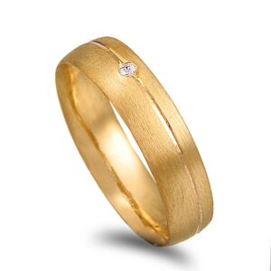 Aliança amendoa em ouro amarelo acetinado com friso e pedra - 5mm