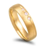 Aliança ouro amarelo com zircónias - 4mm