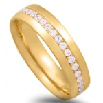 Aliança amendoa leve com cravação de zircónias em ouro amarelo 5mm