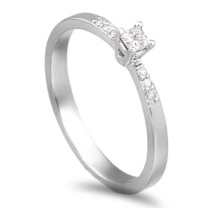 Anel solitário em ouro branco com diamantes