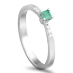 Anel em ouro branco com Esmeralda e Diamantes