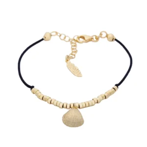 PULSEIRA EM FIO PRETO COM PENDENTE EM FORMA DE CONCHA EM PRATA DOURADA